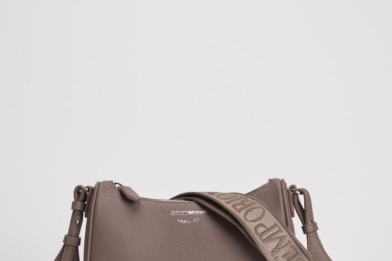 Borsa donna hobo tortora EW000539 AF12036M1057 EMPORIO ARMANI
