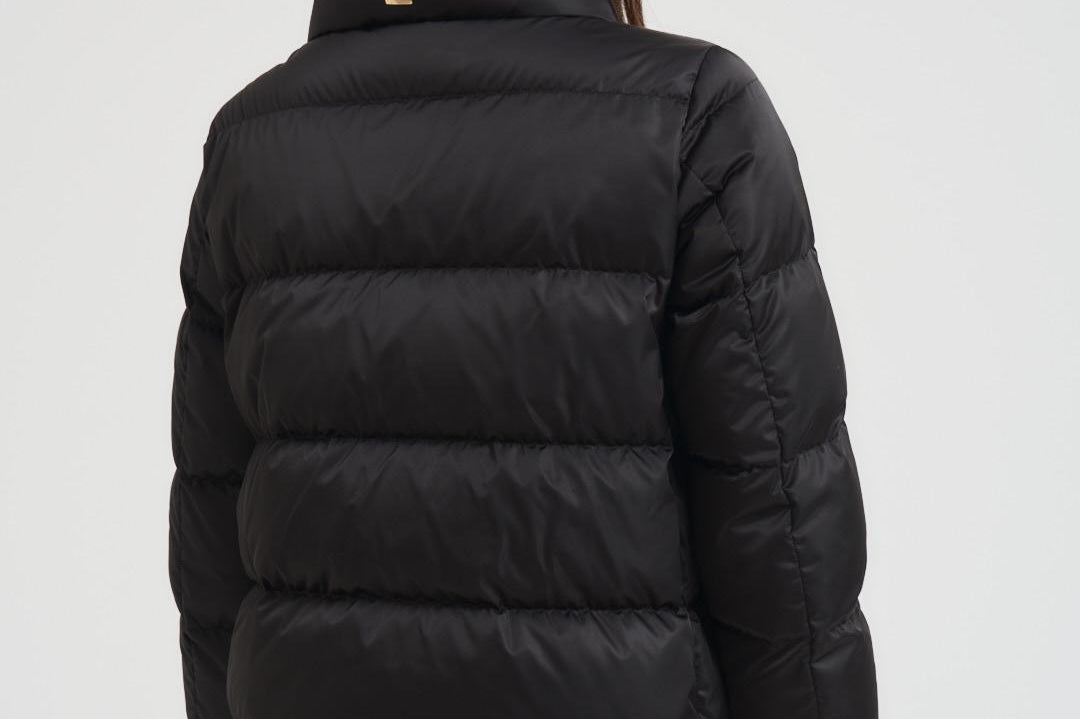 Piumino donna corto nero PI001936D 9300 HERNO