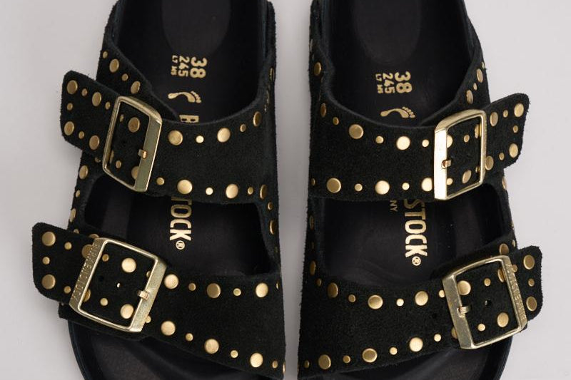 Sandalo donna Arizona nero con borchie oro<BR/> 1027855 BLACK BIRKENSTOCK
