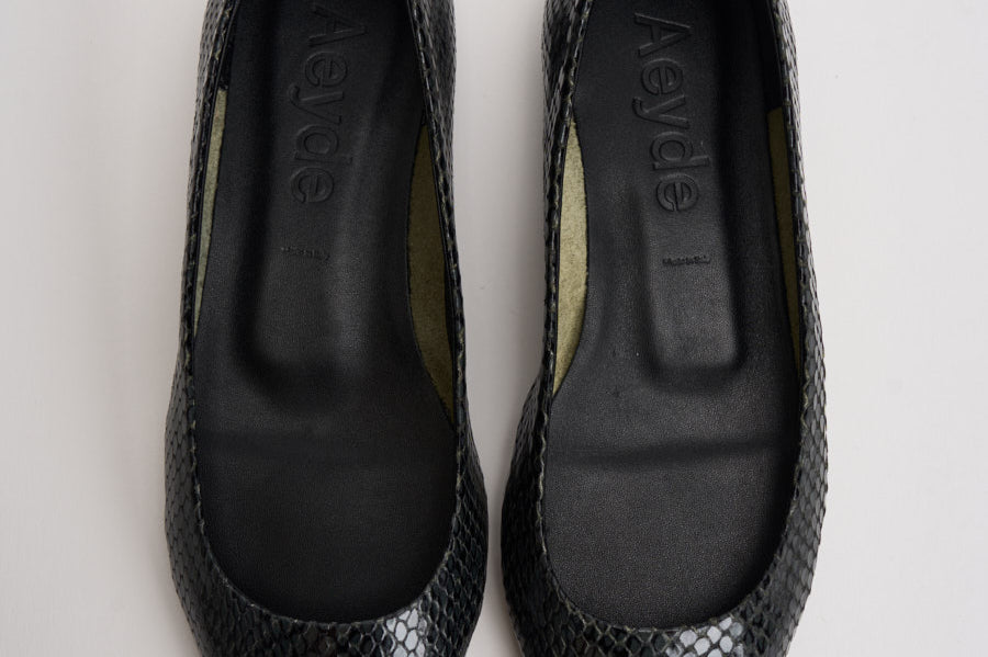 Ballerina donna Cassy Mini in pelle animalier nera FL0113073030 MOSS AEYDE 