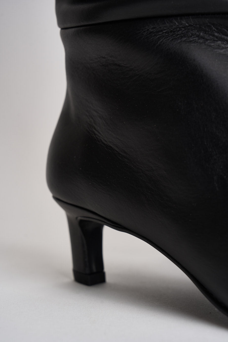 Stivali donna Kalila in pelle neri S100549 01 ALOHAS 