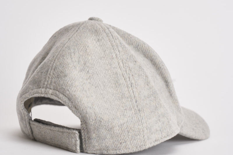 Cappello uomo baseball in lana grigio chiaro. ACPU 133V AUTRY 