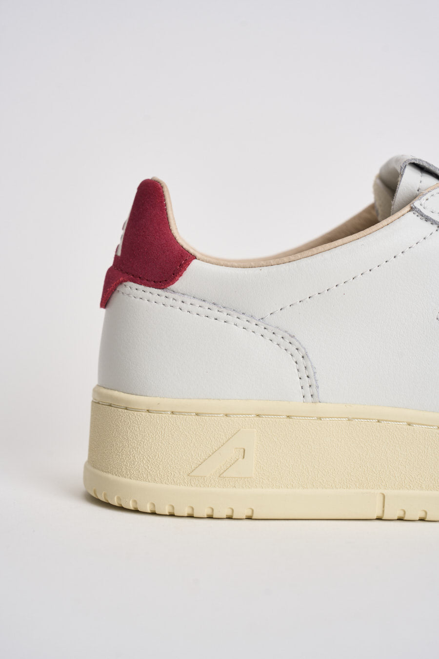 Sneakers uomo Medalist Low bianca e rossa AULM BJ01 AUTRY 