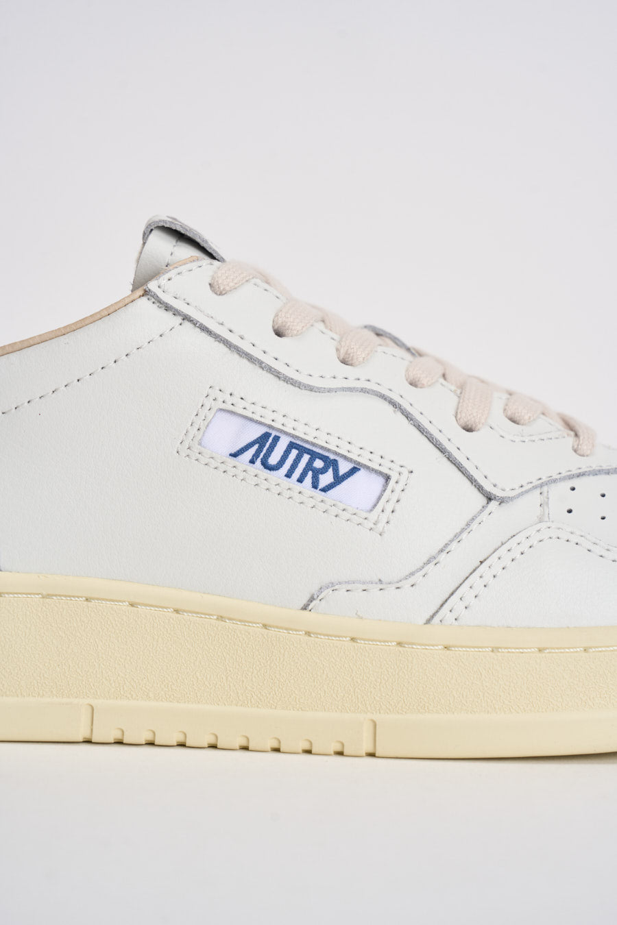 Sneakers uomo Medalist Low bianca e rossa AULM BJ01 AUTRY 