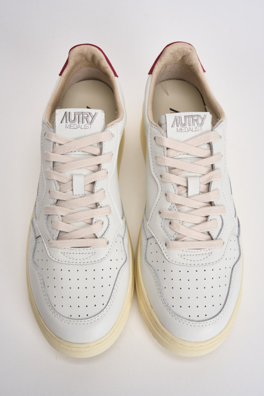 Sneakers uomo Medalist Low bianca e rossa AULM BJ01 AUTRY 