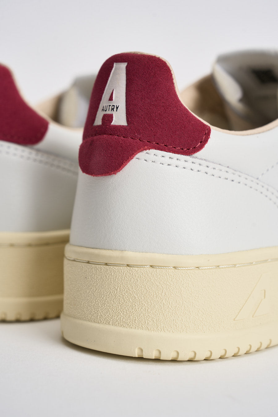 Sneakers uomo Medalist Low bianca e rossa AULM BJ01 AUTRY 