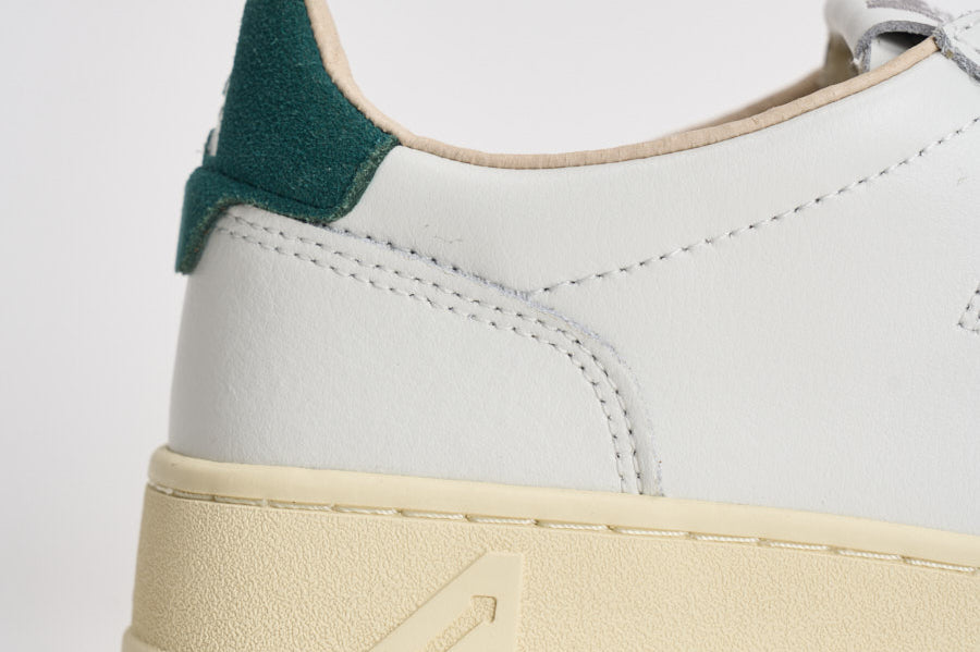 Sneakers uomo Medalist Low bianca e verde AULM BJ02 AUTRY 