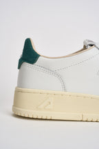 Sneakers uomo Medalist Low bianca e verde AULM BJ02 AUTRY 