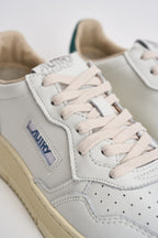 Sneakers uomo Medalist Low bianca e verde AULM BJ02 AUTRY 