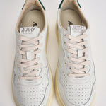 Sneakers uomo Medalist Low bianca e verde AULM BJ02 AUTRY 