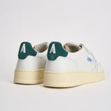 Sneakers uomo Medalist Low bianca e verde AULM BJ02 AUTRY 