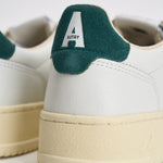 Sneakers uomo Medalist Low bianca e verde AULM BJ02 AUTRY 