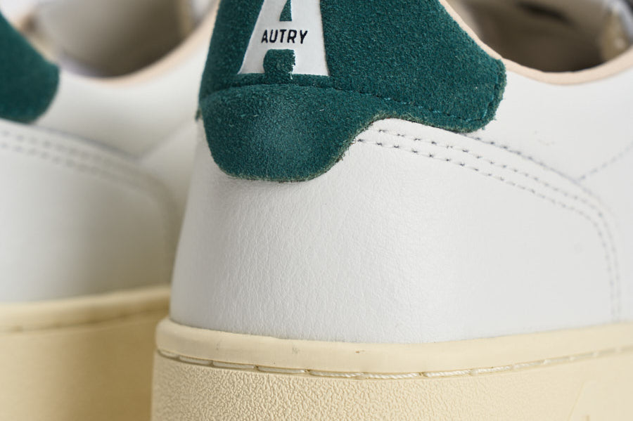 Sneakers uomo Medalist Low bianca e verde AULM BJ02 AUTRY 