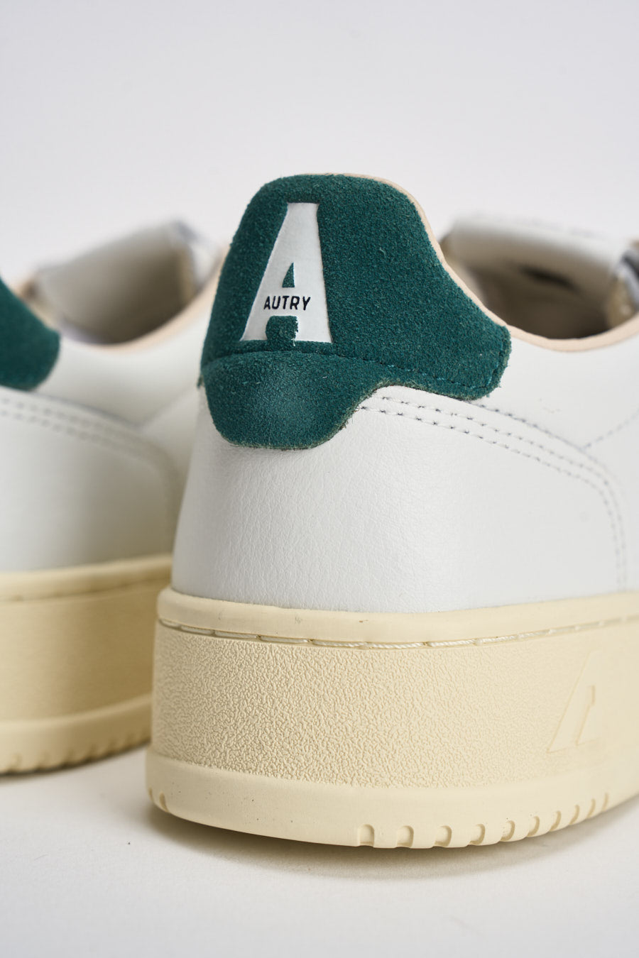 Sneakers uomo Medalist Low bianca e verde AULM BJ02 AUTRY 