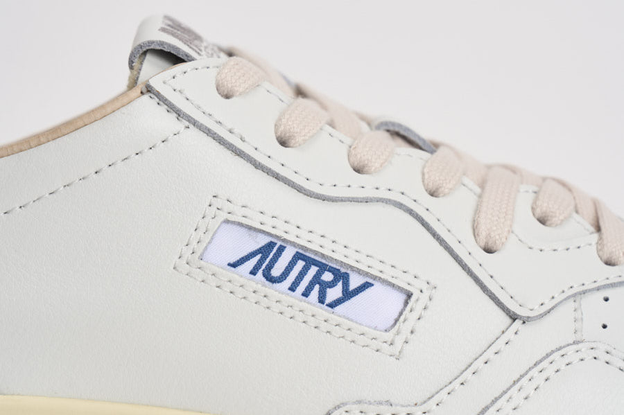 Sneakers uomo Medalist Low bianca e blu AULM BJ03 AUTRY 
