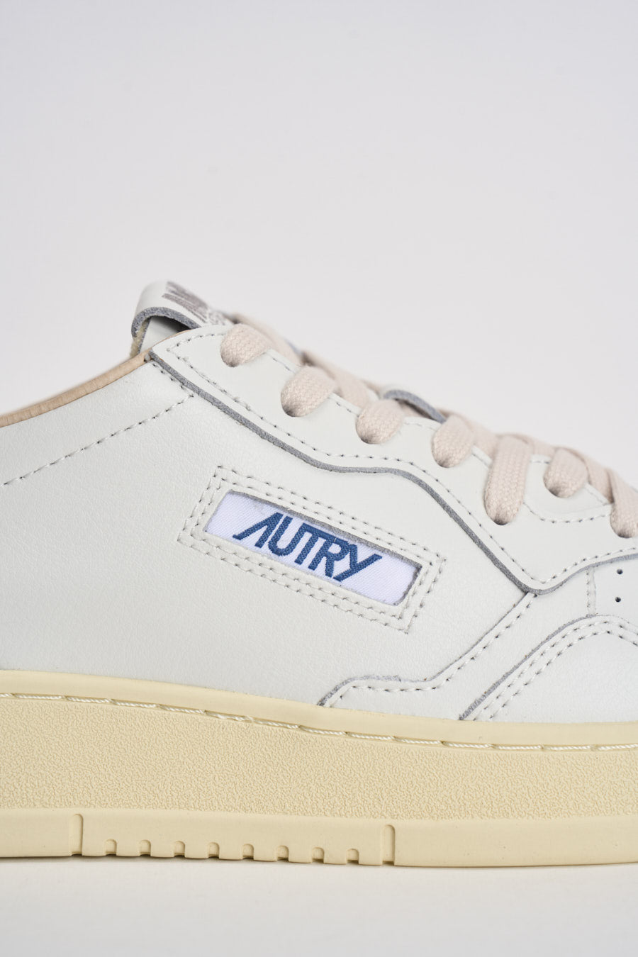 Sneakers uomo Medalist Low bianca e blu AULM BJ03 AUTRY 