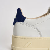 Sneakers uomo Medalist Low bianca e blu AULM BJ03 AUTRY 