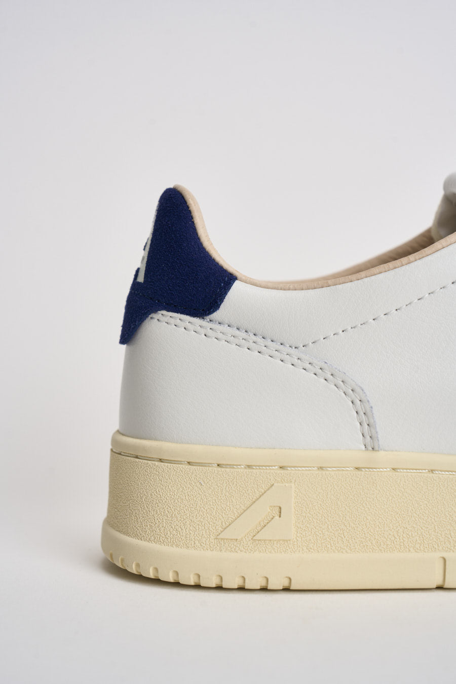 Sneakers uomo Medalist Low bianca e blu AULM BJ03 AUTRY 