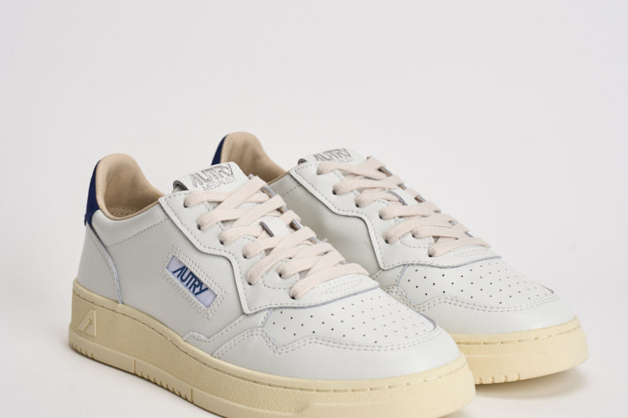 Sneakers uomo Medalist Low bianca e blu AULM BJ03 AUTRY 