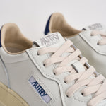 Sneakers uomo Medalist Low bianca e blu AULM BJ03 AUTRY 