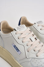 Sneakers uomo Medalist Low bianca e blu AULM BJ03 AUTRY 