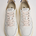 Sneakers uomo Medalist Low bianca e blu AULM BJ03 AUTRY 