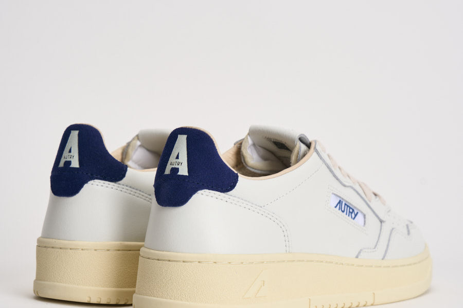 Sneakers uomo Medalist Low bianca e blu AULM BJ03 AUTRY 