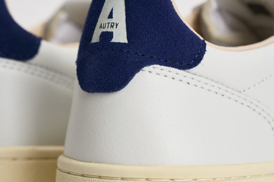 Sneakers uomo Medalist Low bianca e blu AULM BJ03 AUTRY 