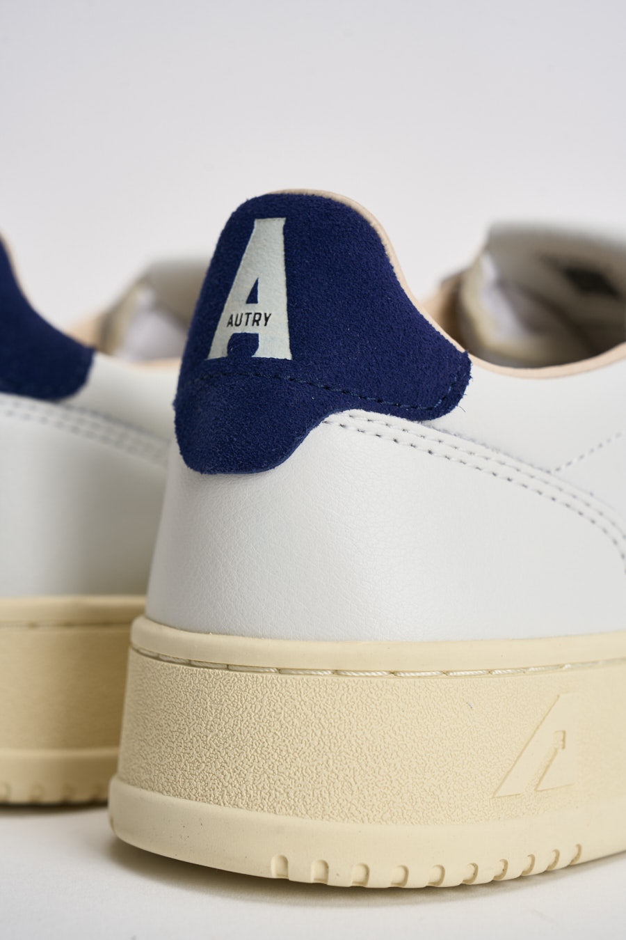 Sneakers uomo Medalist Low bianca e blu AULM BJ03 AUTRY 