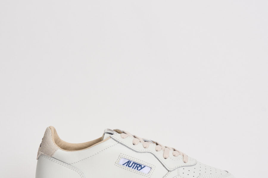 Sneakers uomo Medalist Low bianca e beige AULM BJ04 AUTRY 