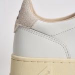Sneakers uomo Medalist Low bianca e beige AULM BJ04 AUTRY 