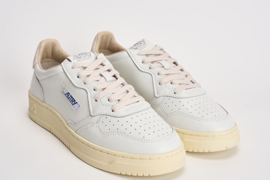 Sneakers uomo Medalist Low bianca e beige AULM BJ04 AUTRY 