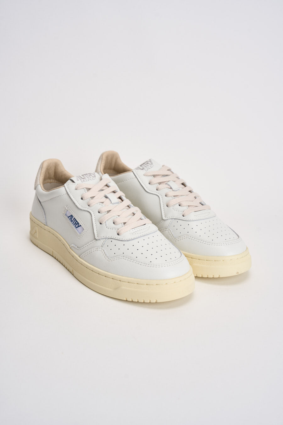 Sneakers uomo Medalist Low bianca e beige AULM BJ04 AUTRY 