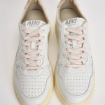 Sneakers uomo Medalist Low bianca e beige AULM BJ04 AUTRY 