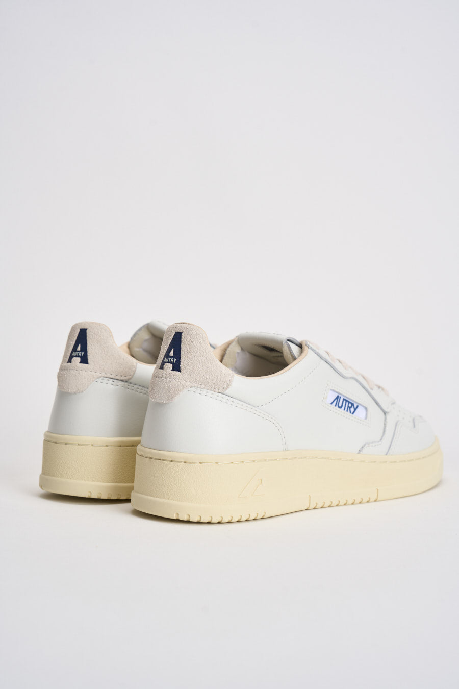 Sneakers uomo Medalist Low bianca e beige AULM BJ04 AUTRY 