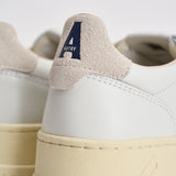 Sneakers uomo Medalist Low bianca e beige AULM BJ04 AUTRY 