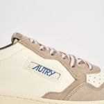 Sneakers uomo Medalist Low in suede beige e verde AULM BW07 AUTRY 