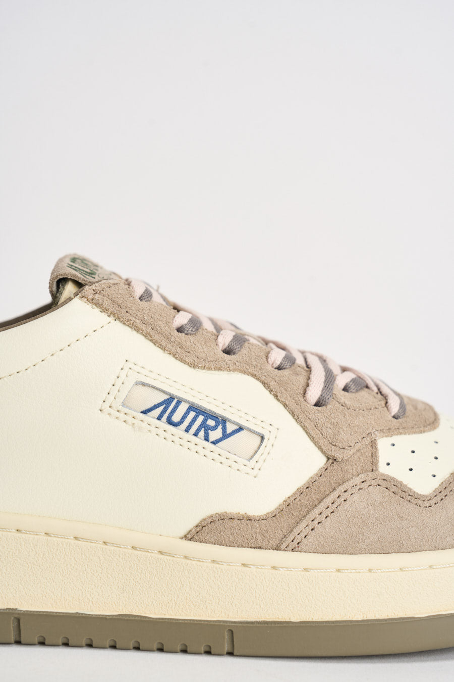 Sneakers uomo Medalist Low in suede beige e verde AULM BW07 AUTRY 