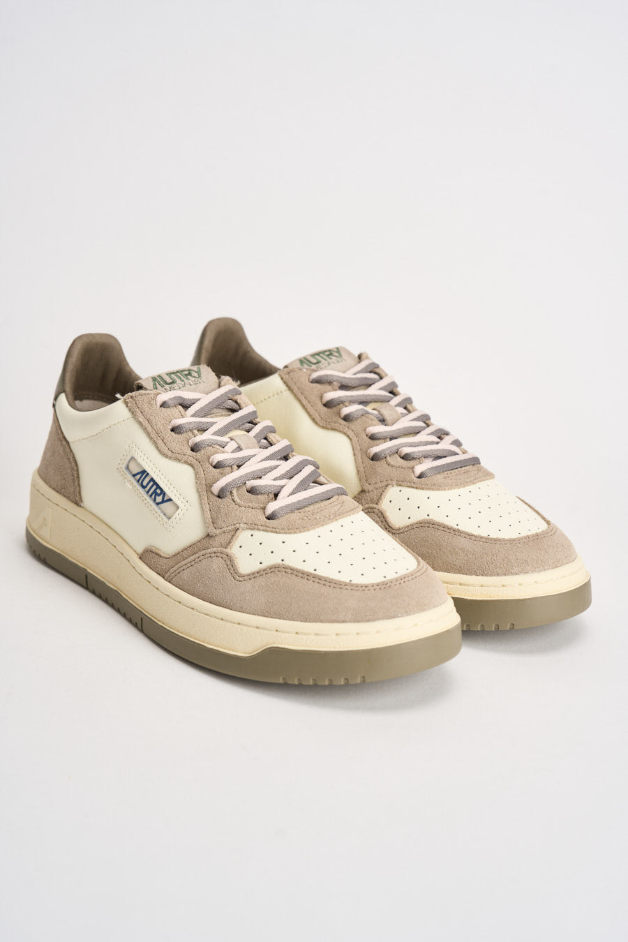 Sneakers uomo Medalist Low in suede beige e verde AULM BW07 AUTRY 