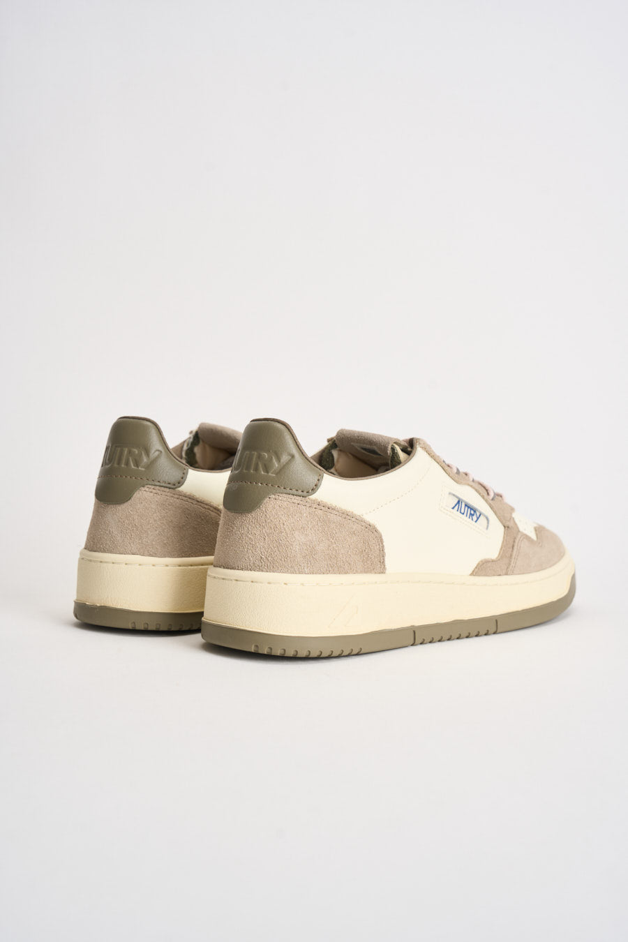 Sneakers uomo Medalist Low in suede beige e verde AULM BW07 AUTRY 