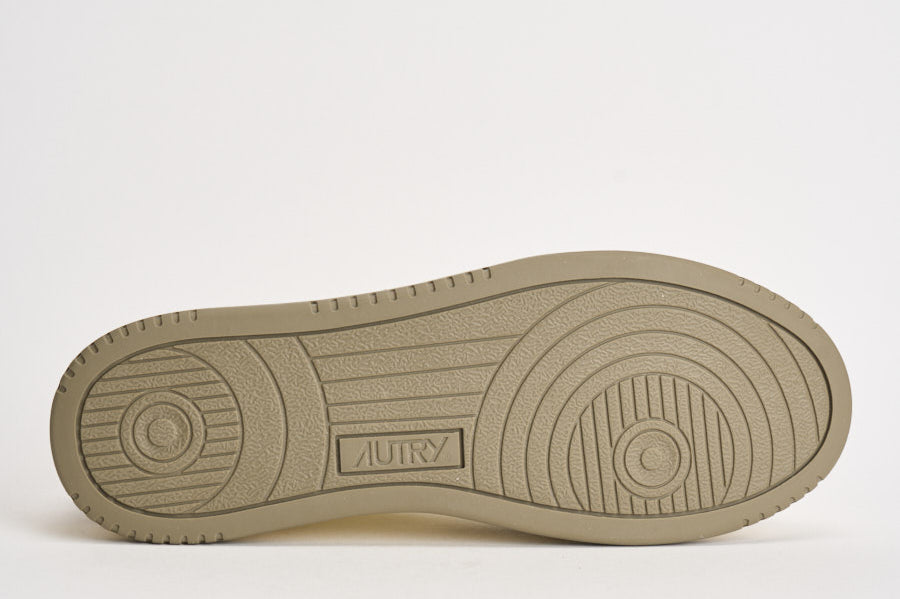 Sneakers uomo Medalist Low in suede beige e verde AULM BW07 AUTRY 