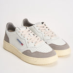Sneakers uomo Medalist Low in suede bianca e grigia AULM FT15 AUTRY 