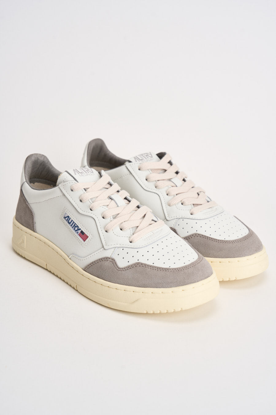 Sneakers uomo Medalist Low in suede bianca e grigia AULM FT15 AUTRY 