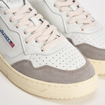 Sneakers uomo Medalist Low in suede bianca e grigia AULM FT15 AUTRY 