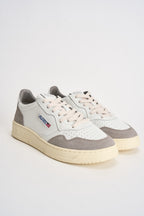 Sneakers uomo Medalist Low in suede bianca e grigia AULM FT15 AUTRY 