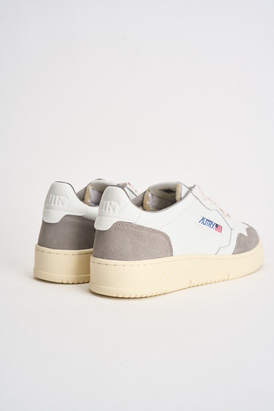 Sneakers uomo Medalist Low in suede bianca e grigia AULM FT15 AUTRY 