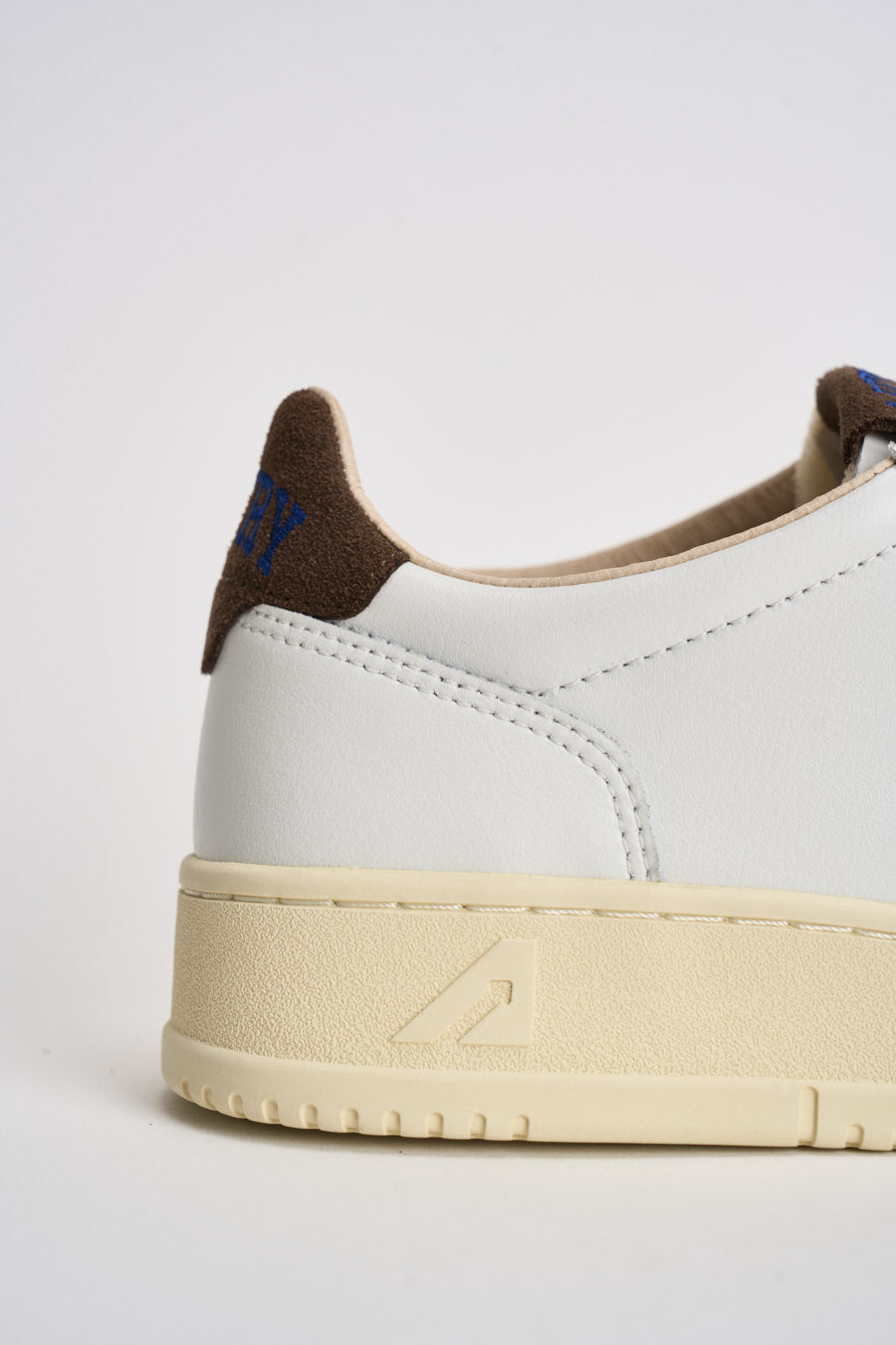 Sneakers uomo Medalist Low bianca e marrone AULM HJ03 AUTRY 