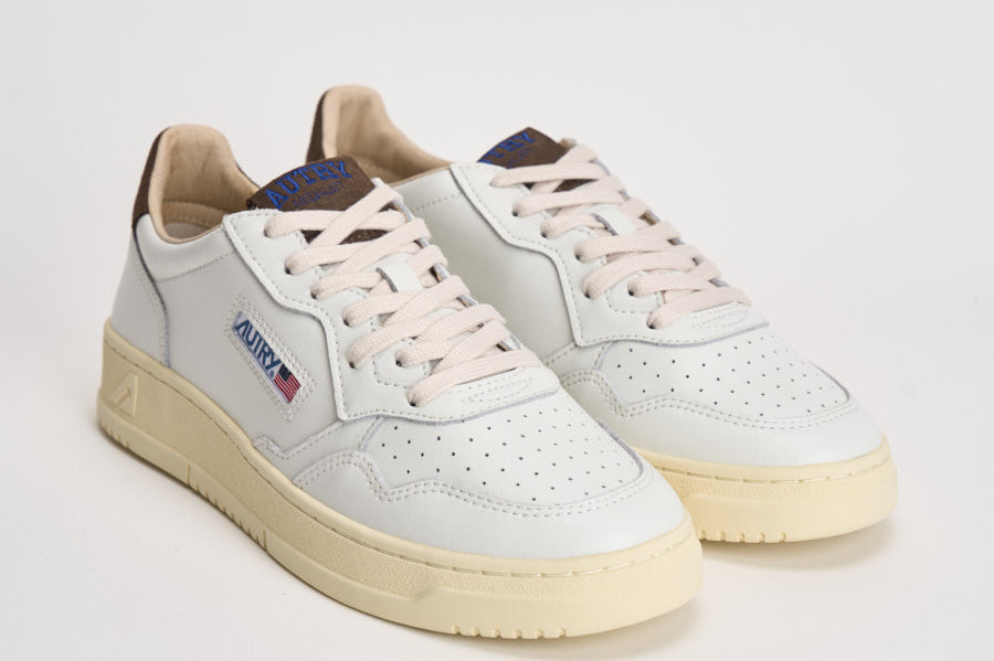 Sneakers uomo Medalist Low bianca e marrone AULM HJ03 AUTRY 