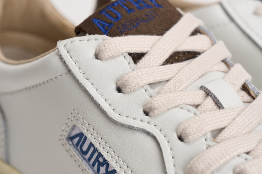 Sneakers uomo Medalist Low bianca e marrone AULM HJ03 AUTRY 