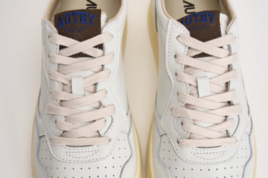Sneakers uomo Medalist Low bianca e marrone AULM HJ03 AUTRY 